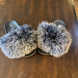 Little girls natural fur slides size Usa 12.